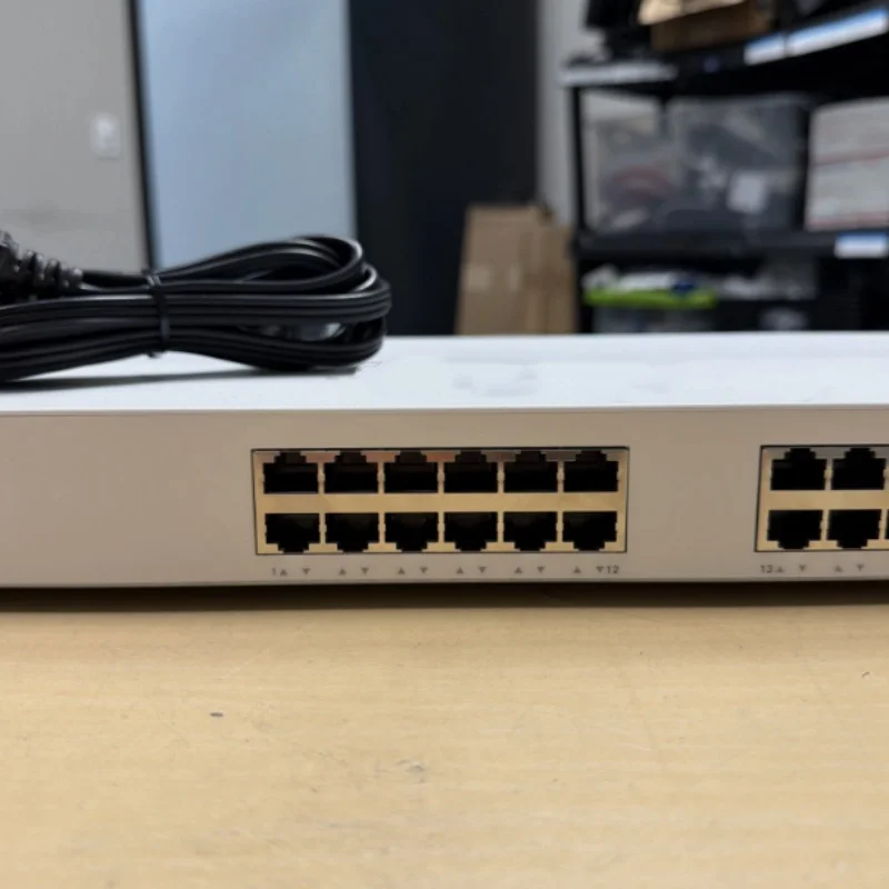 

Совершенно новый, в заводской упаковке Ethernet-коммутатор CBS350-24P-4G-CN WS-C2918-24TC-C CBS220-48P-4X-CN CBS350-8P-E-2G-CN