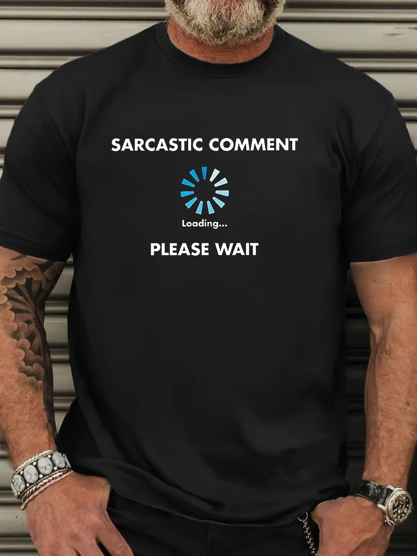 

Men's large-sized casual purple T-shirt with humorous "Satirical Comment Please Wait" - short sleeve, round neck, summer style