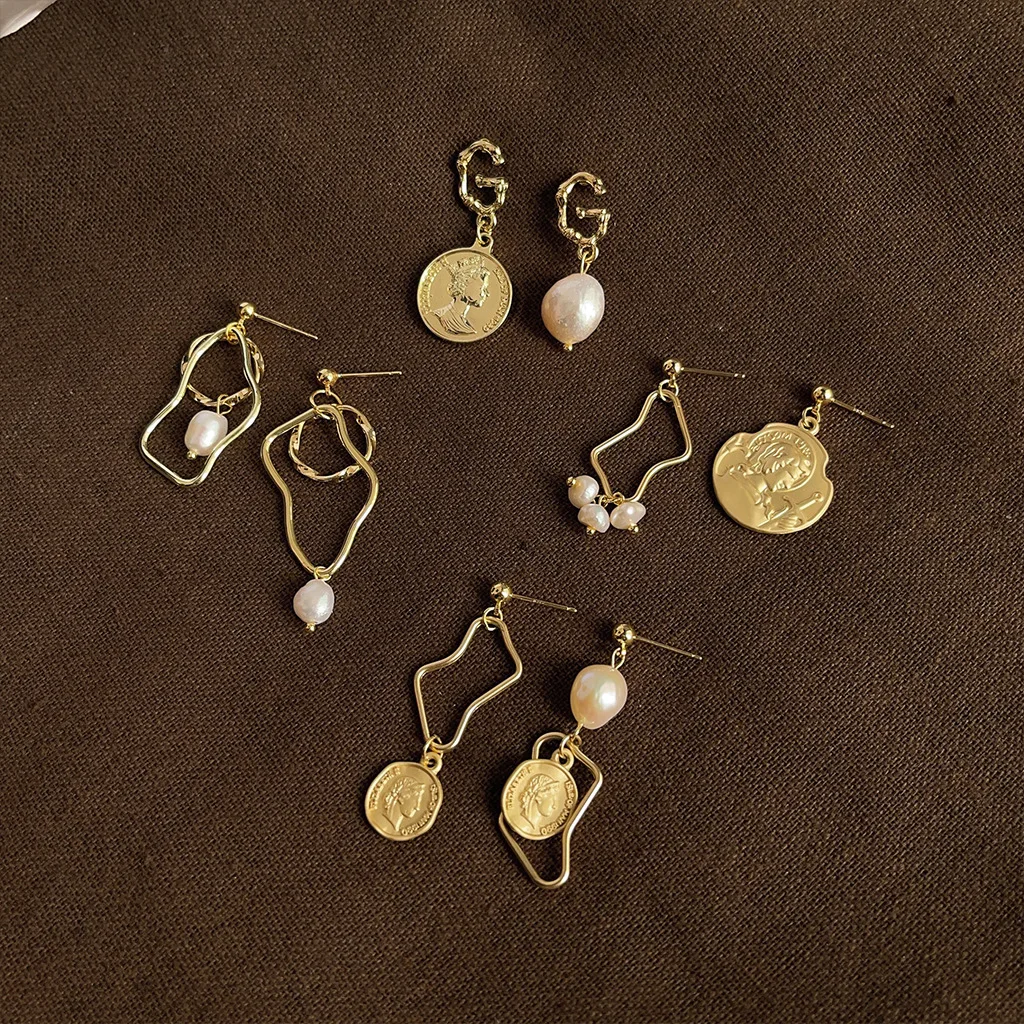 

Vintage French Baroque Style Freshwater Pearl Earrings for Women Niche Charm Design Gold Coin Portrait Shaped Elegant Jewelry