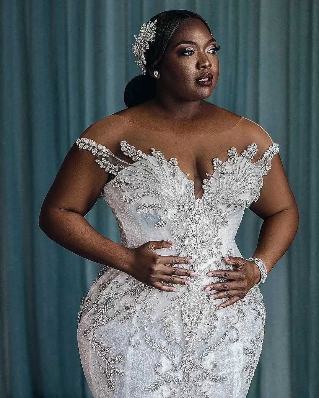 Maßgeschneidertes Hochzeitskleid in Übergröße, Vestido De Novia, afrikanischer Kristall, Meerjungfrau, Braut, langer Zug, transparenter Hals, maßgeschneiderte Brautmode