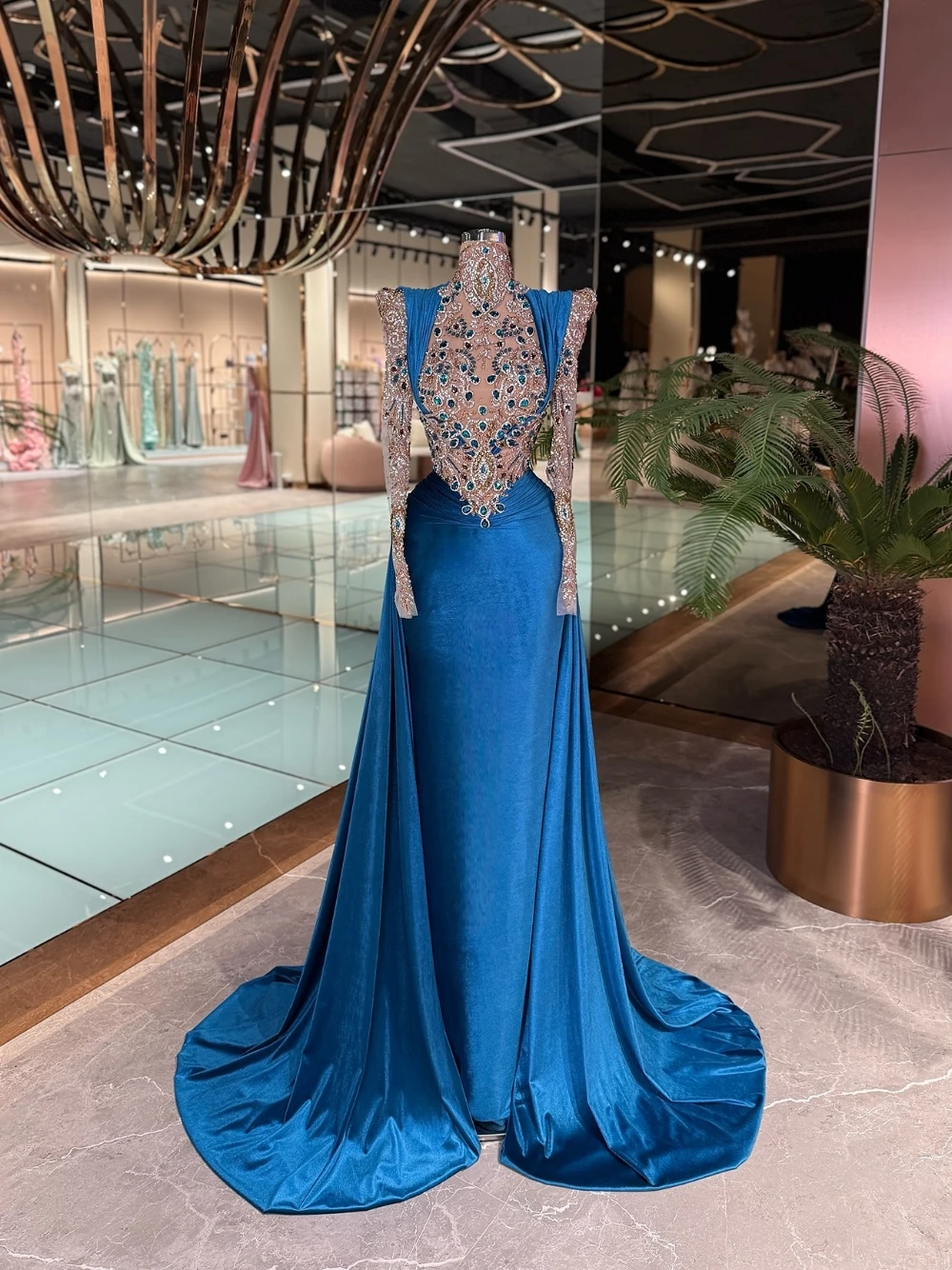 

Royal Blue Velvet Rhinestones Dainty Evening Dress Long Sleeved Elegant A Line Prom Gown Customized Celebrity Fashion Party Wear