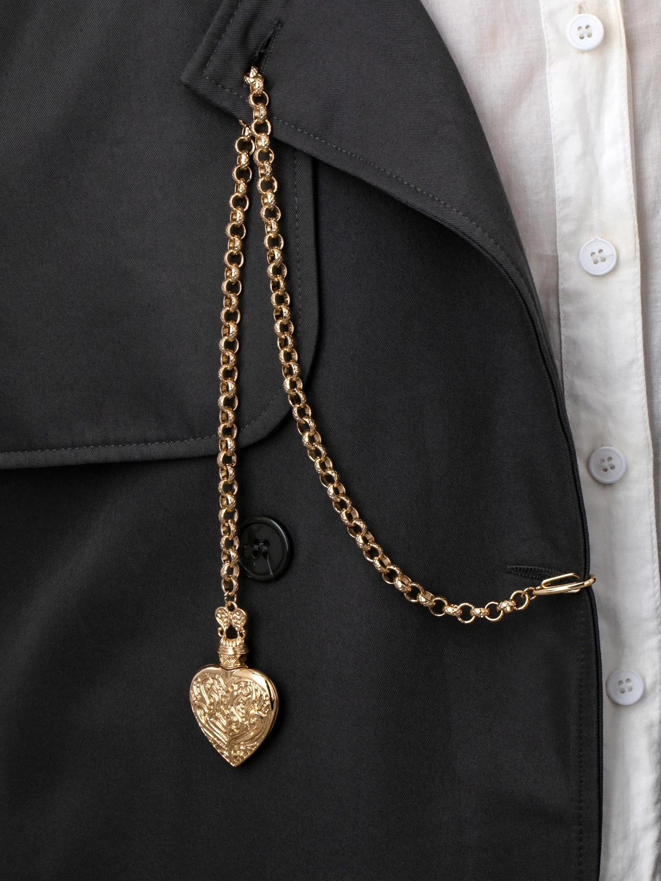 1 Sweet and Romantic Heart-Shaped Perfume Bottle Pendant with a Multifunctional Thick Chain Pocket Watch Chain, a Fashionable Accessory for Women Suitable for Everyday Casual Wear