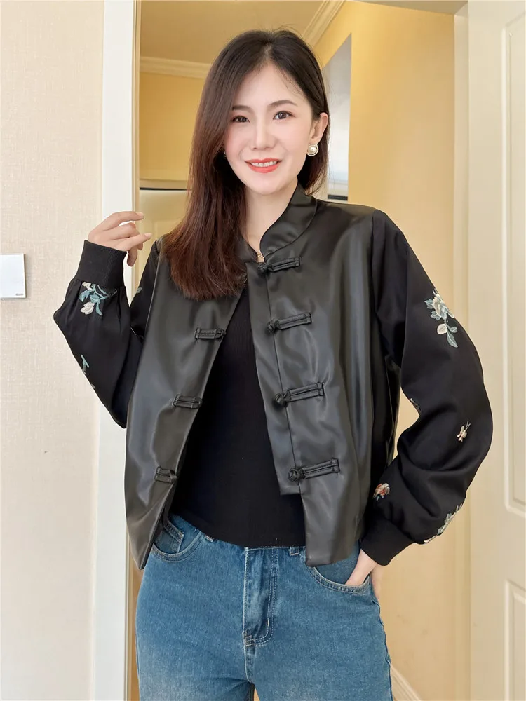 Neue Chinesische Kurze Lederjacke für Damen Frühling Herbst 2025 Neue Hochwertige Bestickte Knopfleiste Oberteil in Kleiner Größe