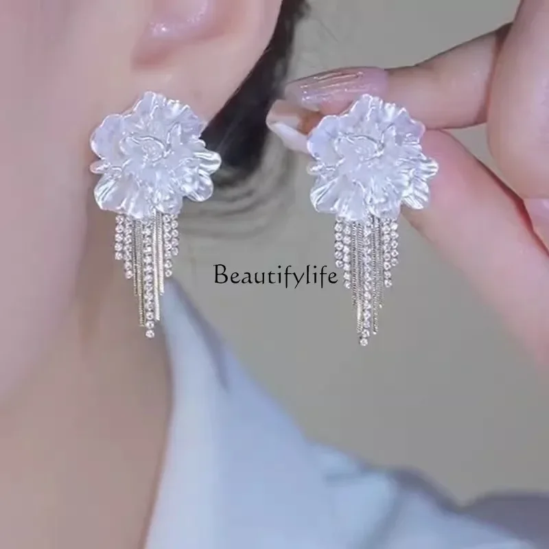 

White camellia earrings temperament elegant flash diamond fringed earrings