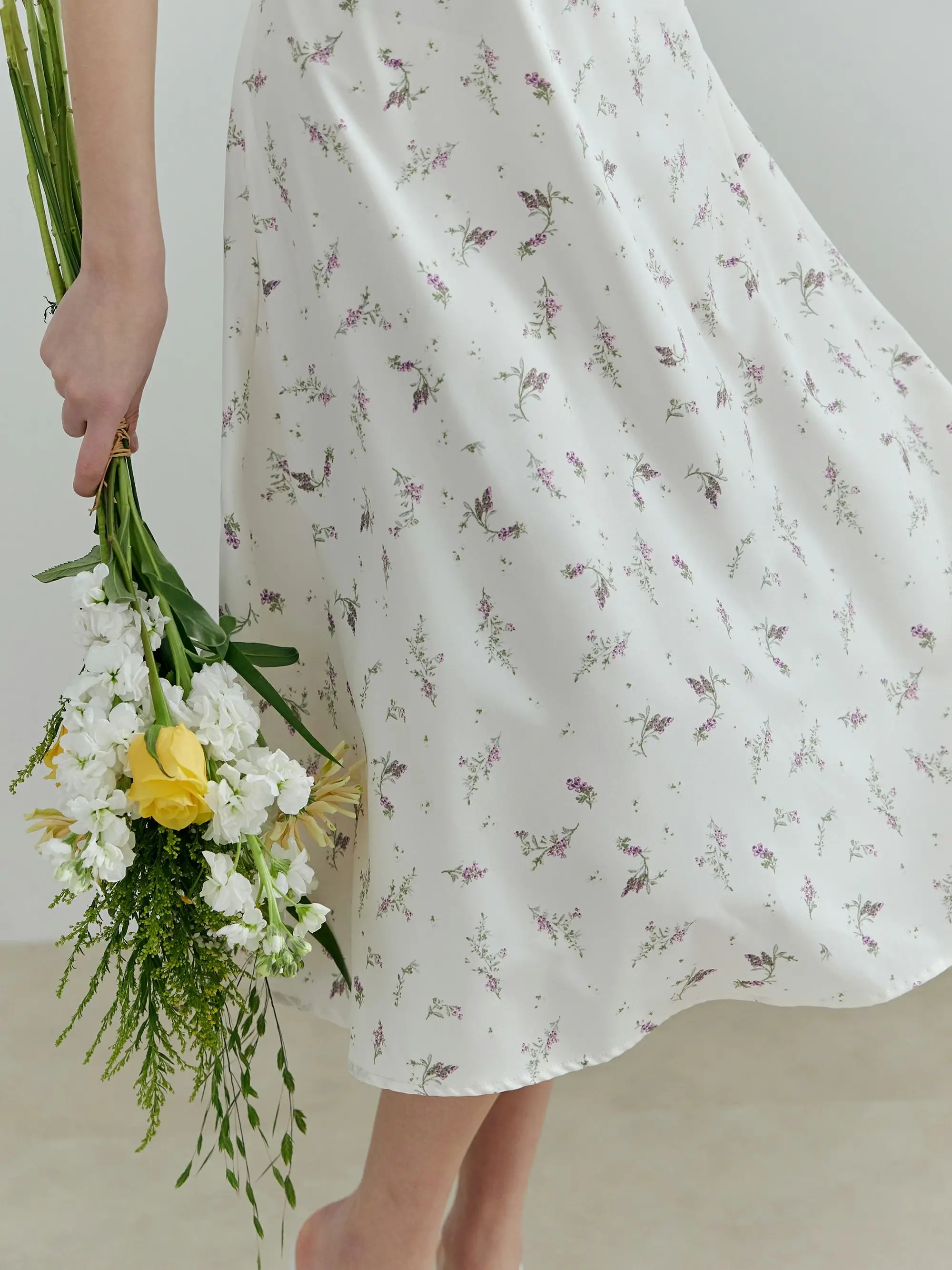Robe d'été élégante pour femmes, imprimé Floral, blanc doux, à bretelles, épissure en dentelle, col carré, nœud papillon, robe de vacances à lacets