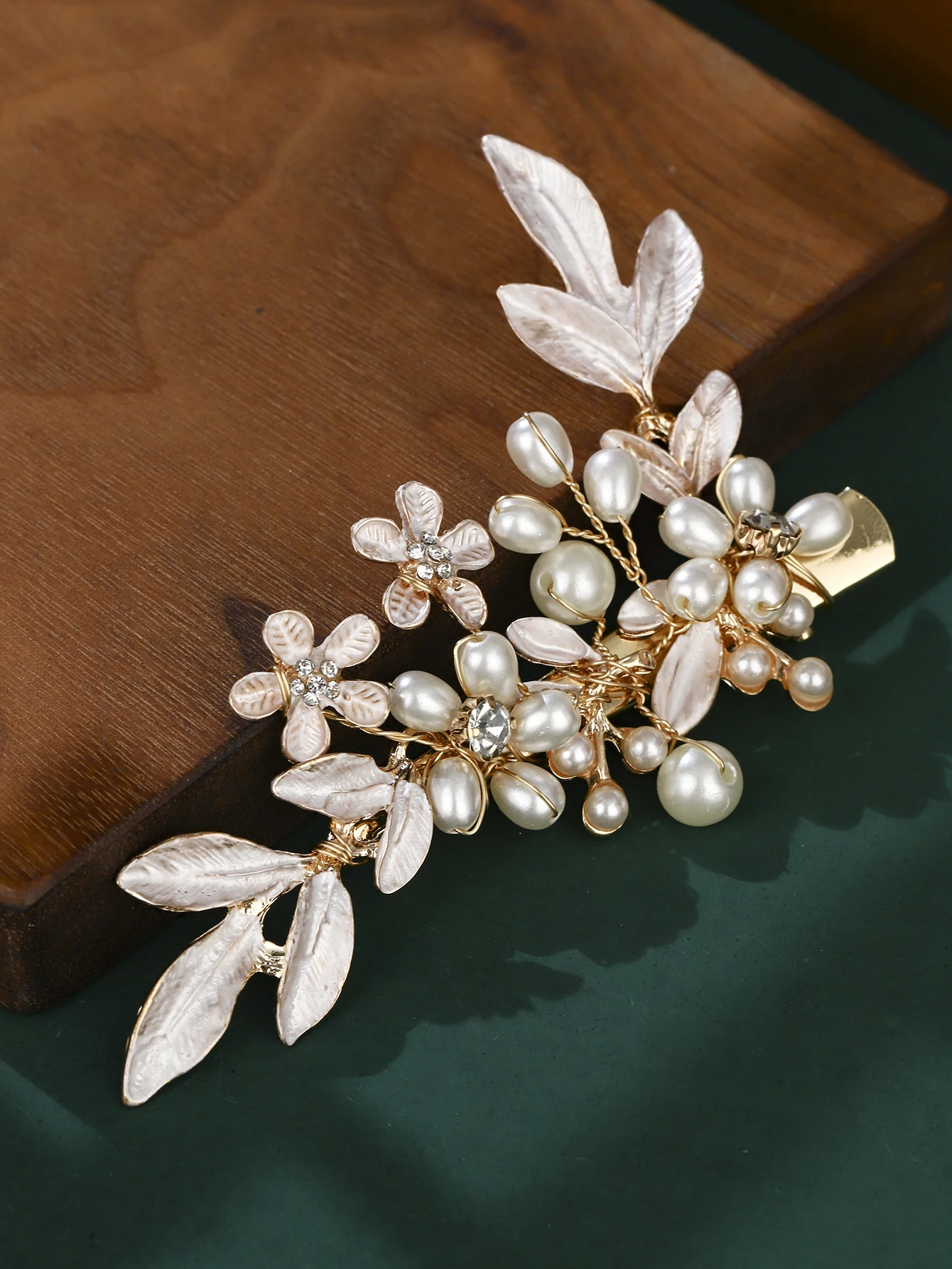 

Fashion Alloy Flower Women's Hair Clips Delicate Pearl Rhinestone Bangs Side Clip Bridal Wedding Hair Jewelry
