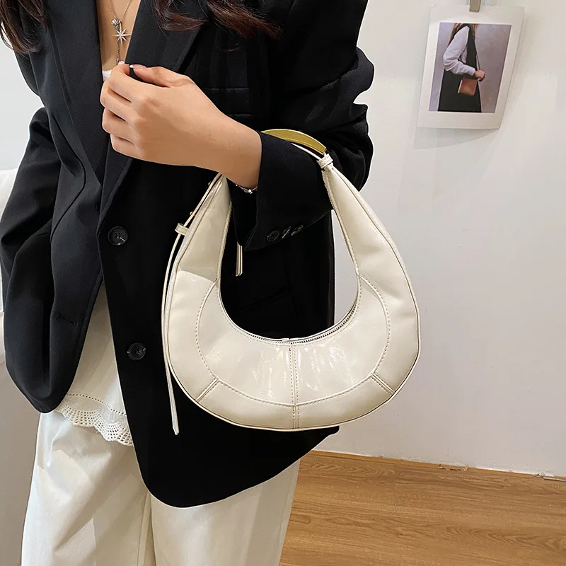 تصميم معدني محمول بكتف واحد تحت الإبط حقيبة ريترو نصف قمر حقيبة الملمس لينة بولي PU الربط حقائب يد نسائية فاخرة للحفلات