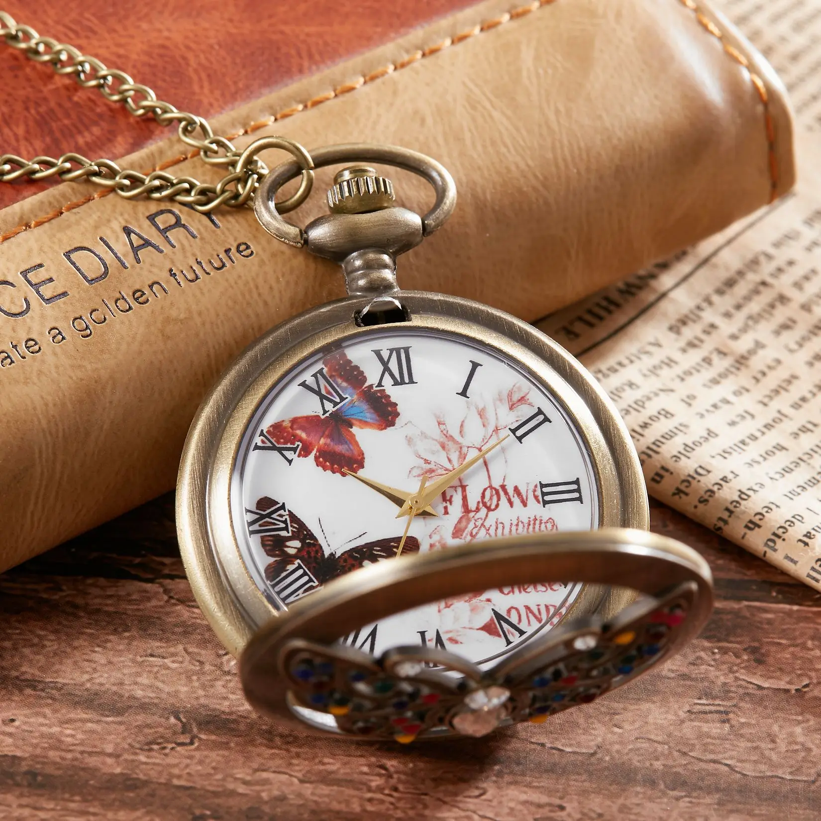 Charm Gold/bronze Dragonfly/butterfly Half Cover Quartz Pocket Watch Men Women Elegant Fob Chain Necklace Pendant Pocket Watch