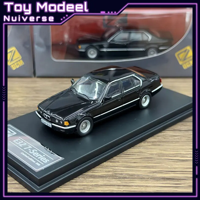 

DCM BMW E32 7-Series 1/64 Scale Diecast Alloy Car Classic Simulation Model Desktop Decoration Collectible Vehicle Perfect Gift
