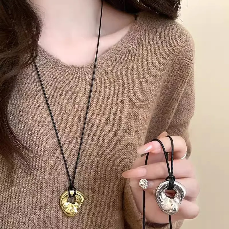 

Vintage Irregular Geometric Circle Pendant Necklace for Women Adjustable Black Leather Rope Long Clavicle Chain Punk Jewelry