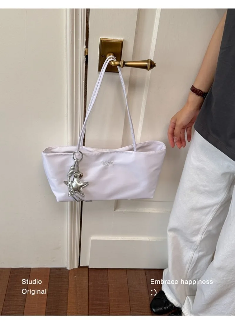 CEEKAY Minimalistische Handtasche aus massivem Nylon, zwei Tragemöglichkeiten, Metall-Sternanhänger, für Mädchen, vielseitig einsetzbar, frische, tägliche Unterarm-Umhängetasche – Detail 24