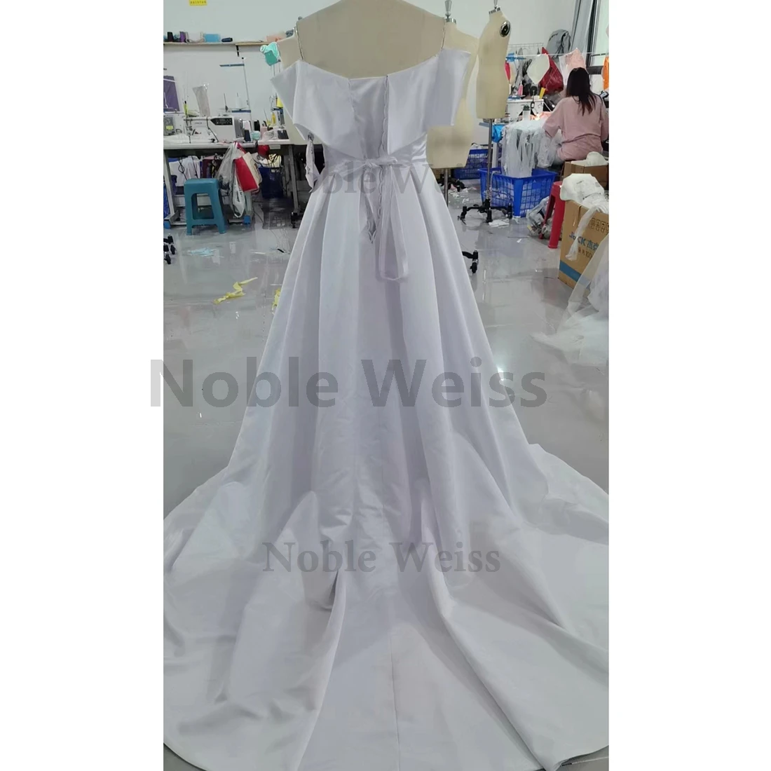 エレガントなサテンのウェディングドレス,ラインa,カスタムメイド