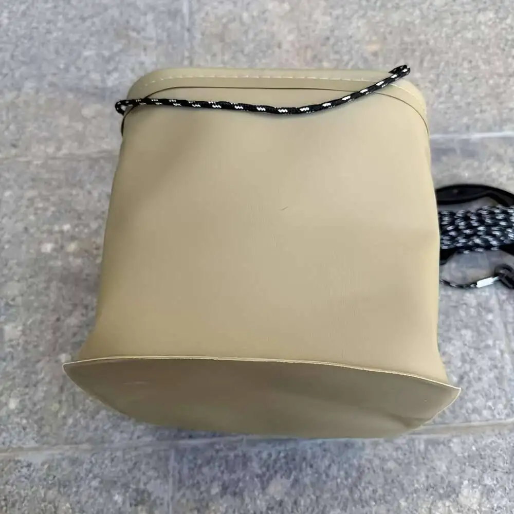 1 صيد السمك بسعة 8 لتر، دلو خارجي محمول باليد من مادة EVA، صندوق سمك قابل للطي، مناسب لتخزين طُعم حي