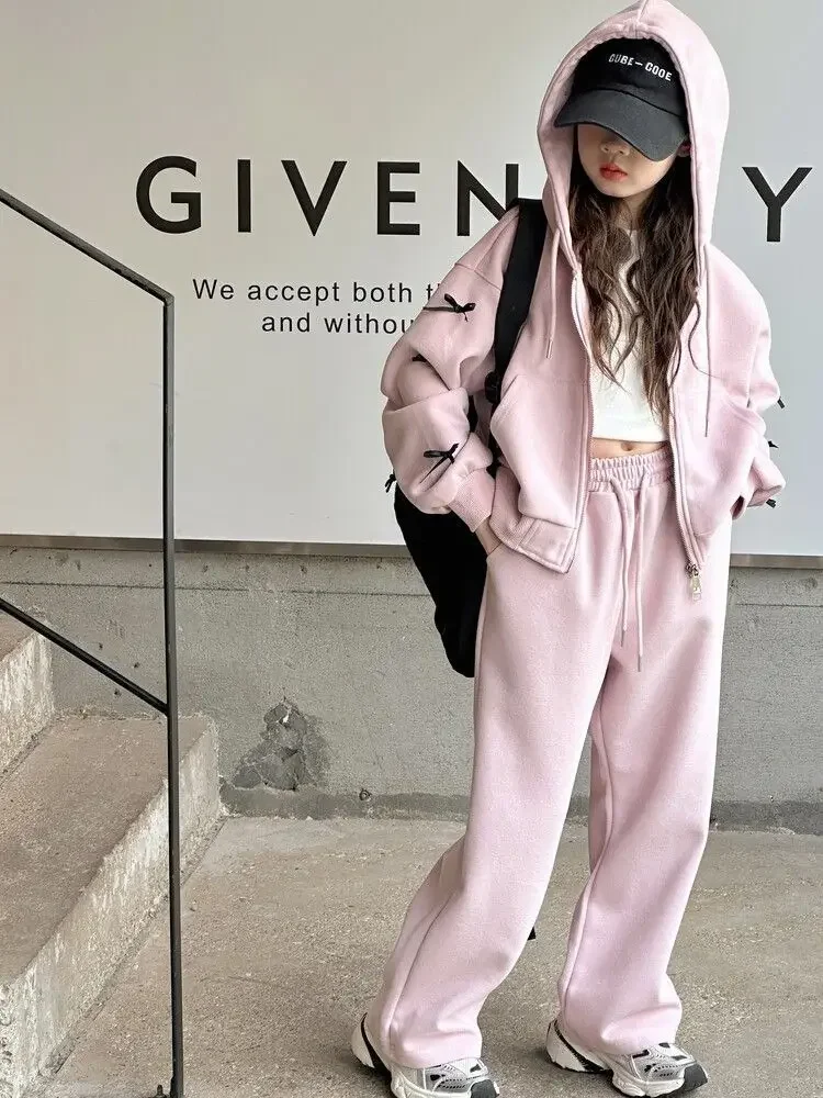 Mädchen-Trainingsanzug mit Kapuze und Schleifendetail – zweiteiliges Outfit im koreanischen Stil mit langärmeliger Jacke und Hose für größere Kinder. – Detail 12