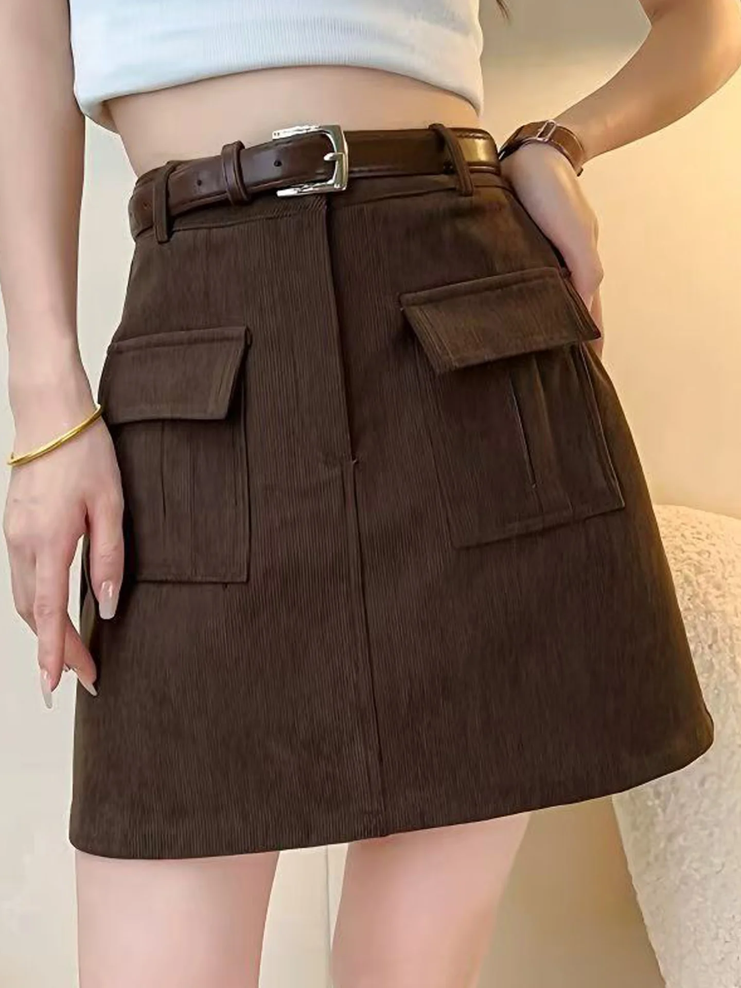 

Женская вельветовая юбка с высокой талией, новая весенняя коллекция, укороченная, А-силуэт, стройнящая, однотонная, в корейском стиле, для повседневной носки