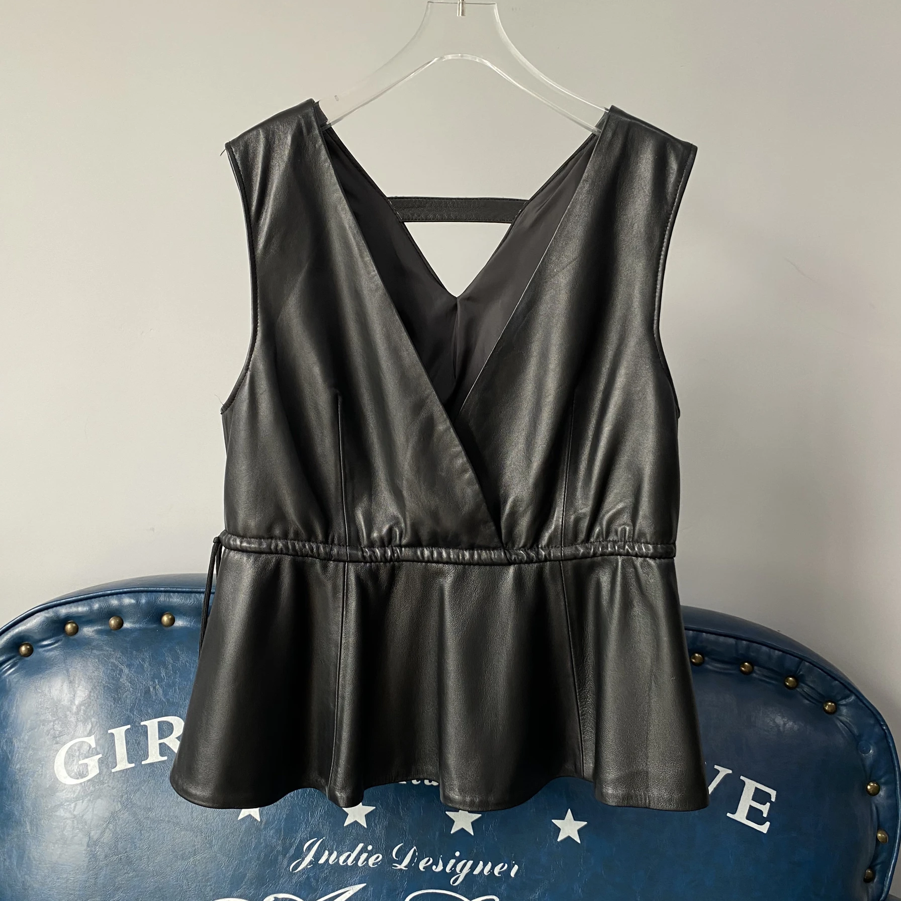 

Женский укороченный жилет из натуральной кожи с V-образным вырезом, приталенный, осенне-зимний, новый, из овчины, универсальный, модный, теплый жилет-боди.