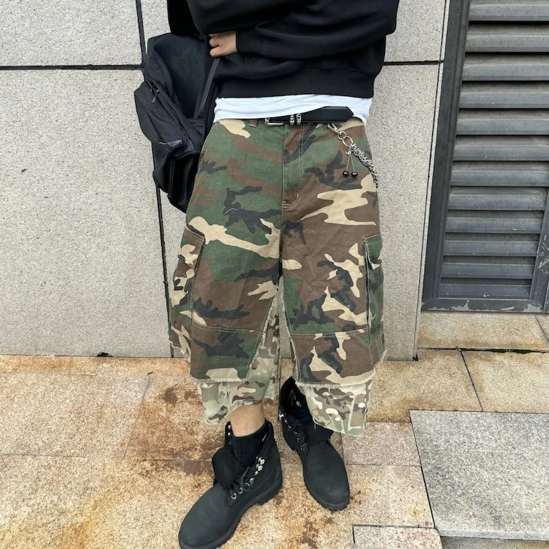 

Американские винтажные потертые джинсовые шорты-карго с эффектом двухслойности, широкими штанинами и камуфляжным принтом в стиле хип-хоп