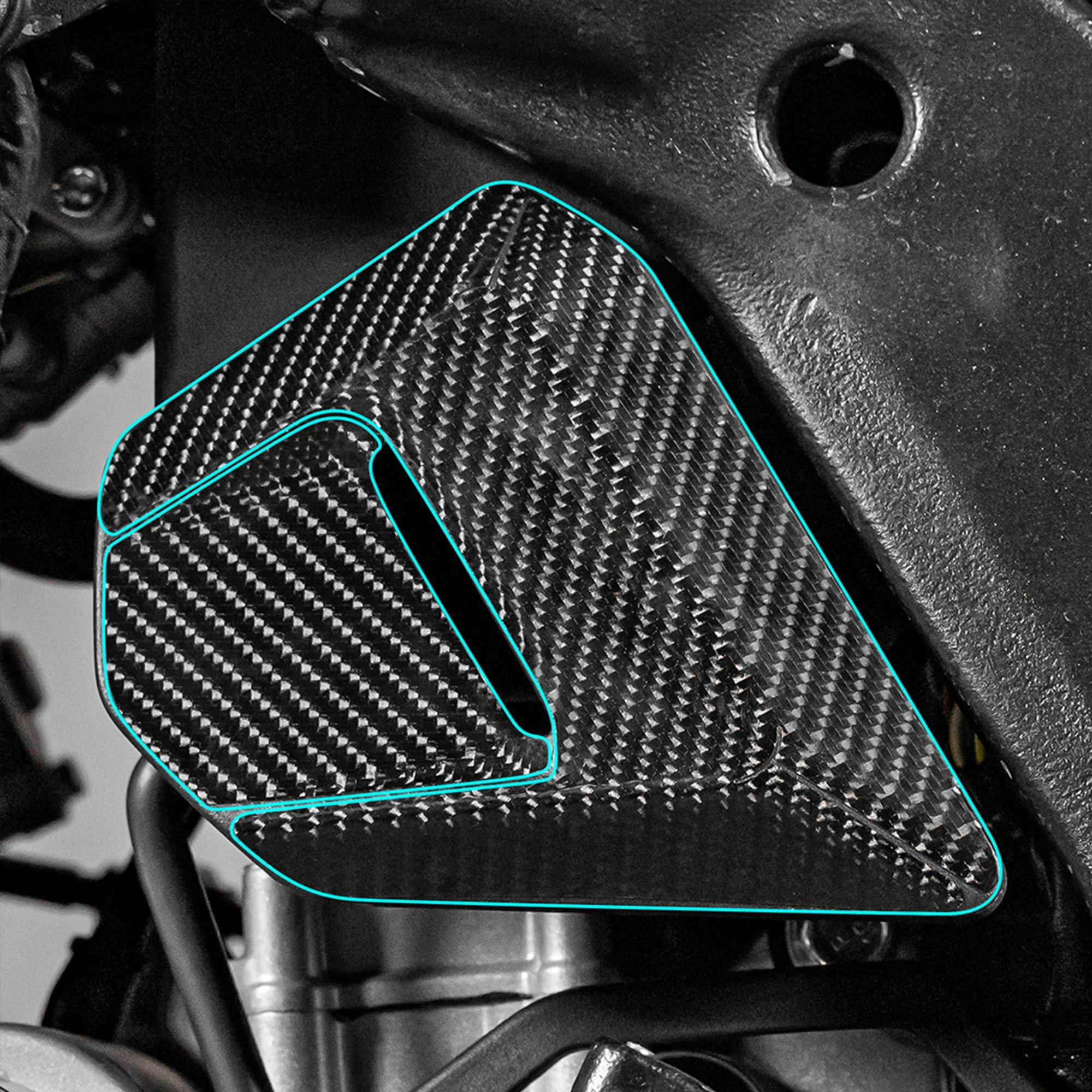 Compatible with 2025 CFMOTO 675NK Motorcycle Fuel Tank Protection Sticker Carbon Fiber Texture Decal Self Adhesive Modification