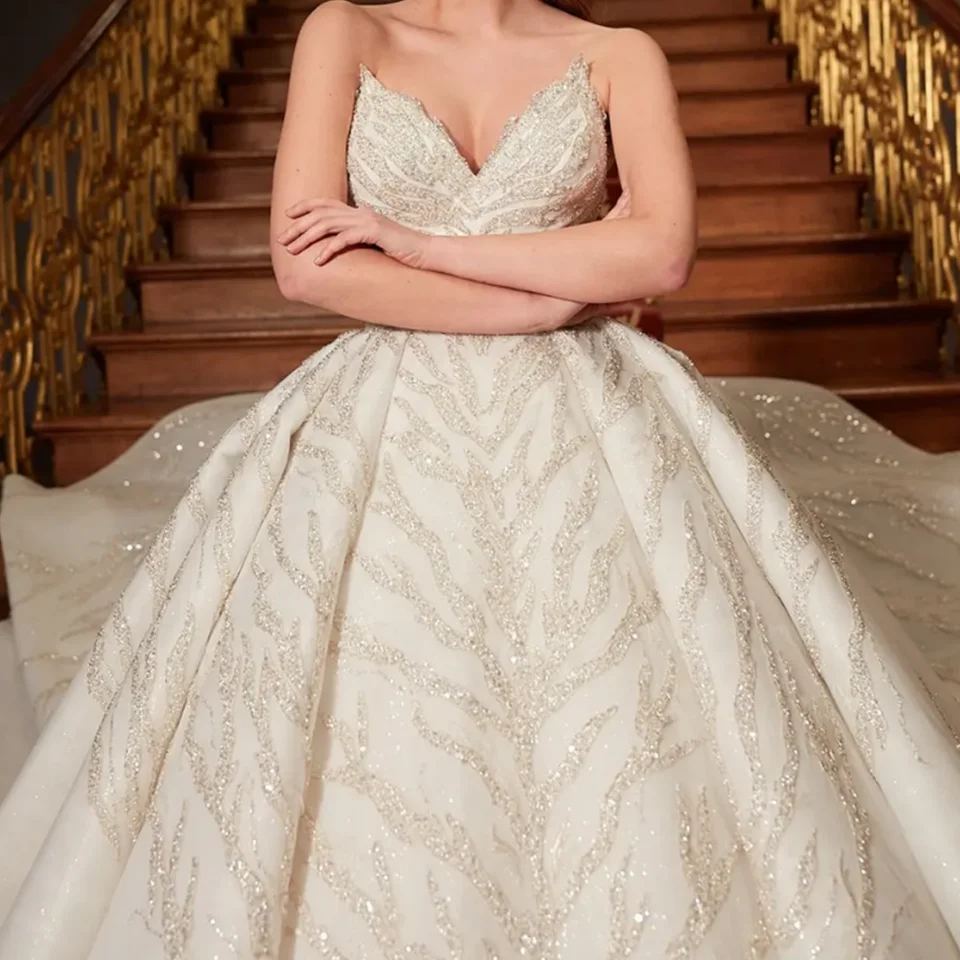 ブライダルドレス 絶妙な刺繍 ウェディングドレス 恋人レース アップリケ カスタムメイド ジュエル 長袖 スイープトレイン ボールガウン