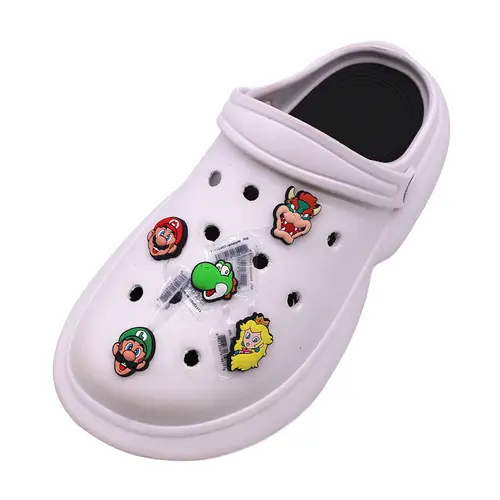 Imagen 2 del producto 1 Uds. MINISO Original PVC Super Mario adornos para zapatos sandalias hebilla decoraciones lindas zapatillas de princesa accesorios niños niñas regalo