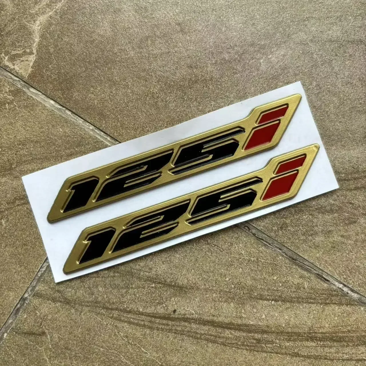 125i 150i Motocyklowe naklejki 3D Naklejka Złote i srebrne logo Emblemat zbiornika Naklejka Aplikacja do Hondy CLICK125i 150i Wodoodporna