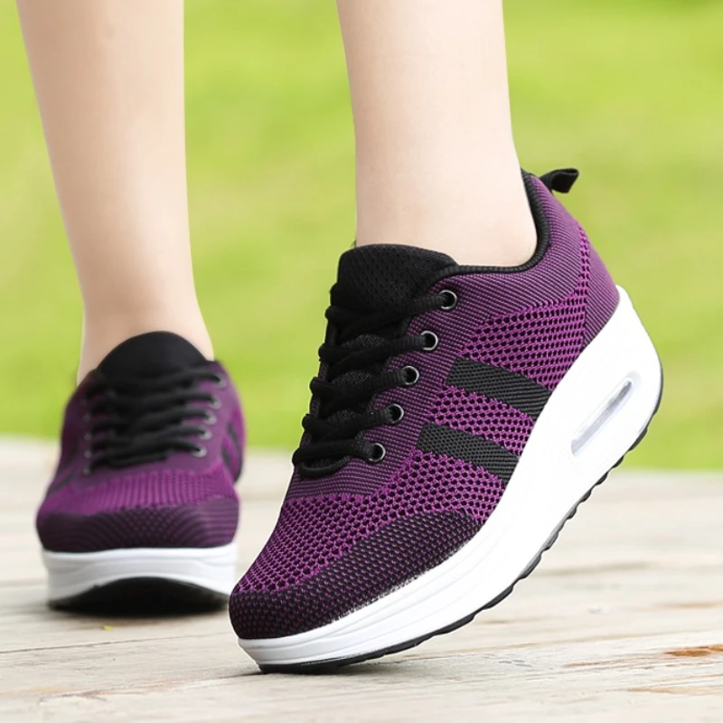 

Женская прогулочная обувь с дышащей сеткой, модная вязаная обувь на платформе, нескользящая повседневная спортивная обувь на танкетке с воздушной подушкой