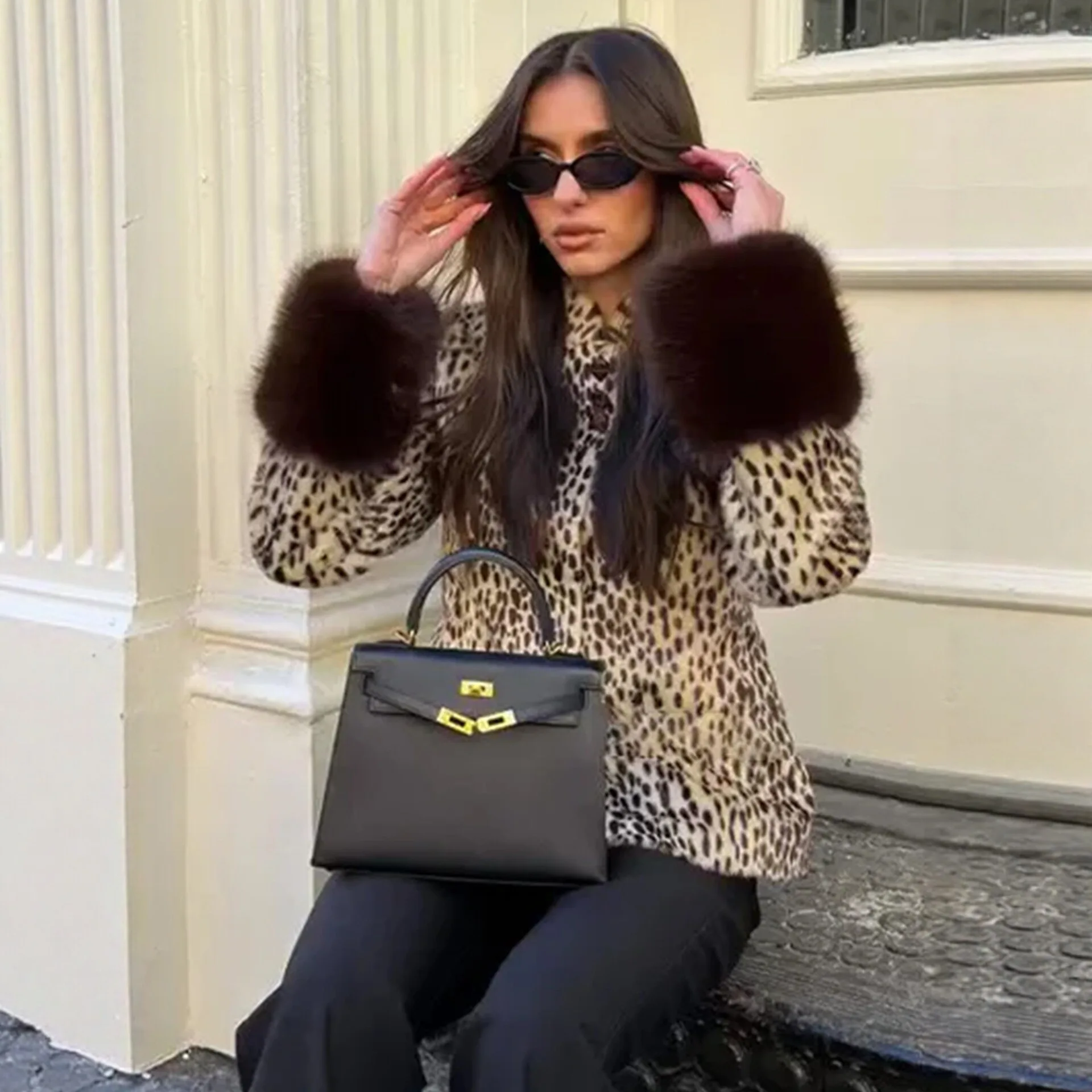 False Fur Waist-cinching Jacket With Stand-up Necklace Contrasting Color Cuffs, Short Plush Top, New Women's Fashion 2026 Boho