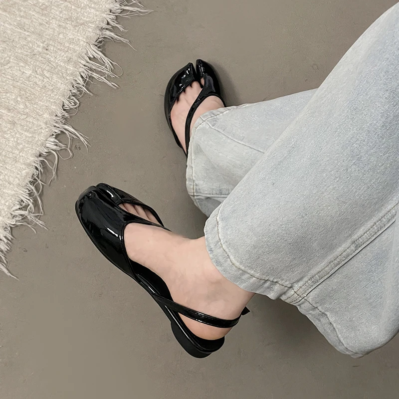 Tabi Sandals Women Brand Designer Cross Ankle Strap Sandals Buckle Slingback Chunky Low Heels Elegant Mary Jane Split-toe Shoes