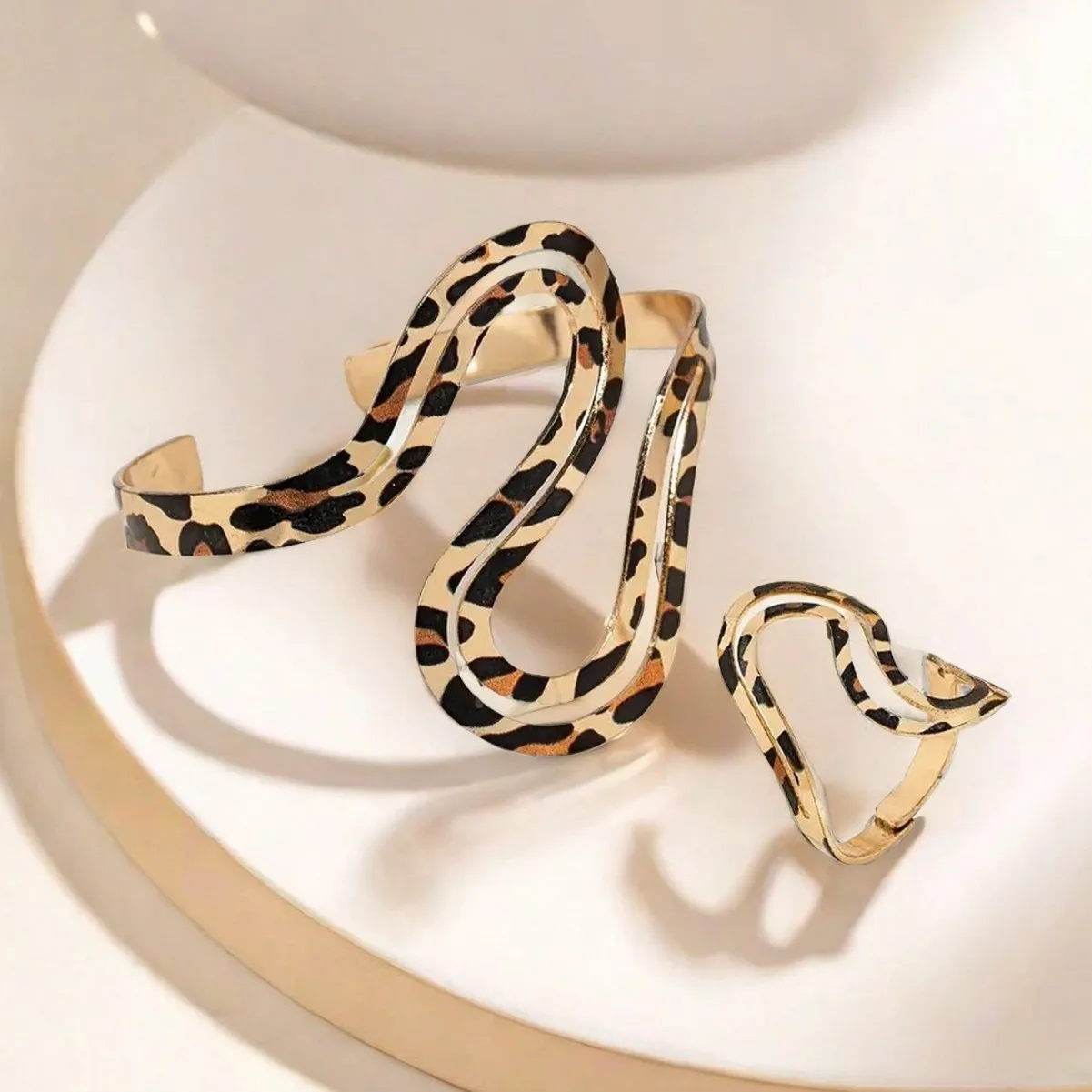 1 set of niche leopard print metal irregular bracelet S-shaped opening adjustable ring women's set