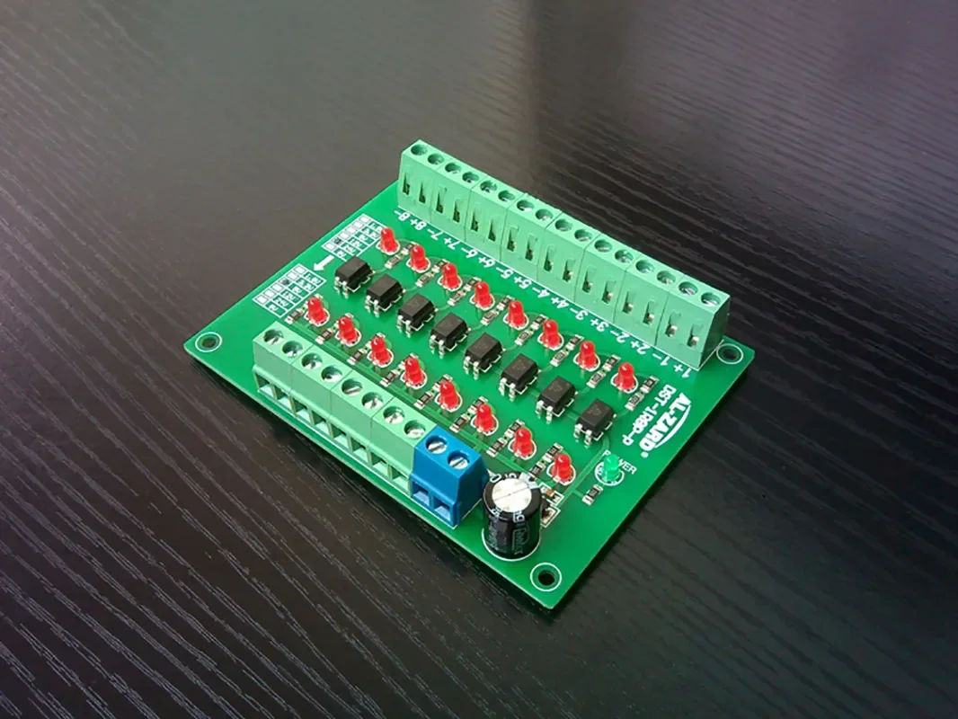 8-channel Optoelectronic Isolation Module PLC Signal Level Voltage Conversion Board PNP Output