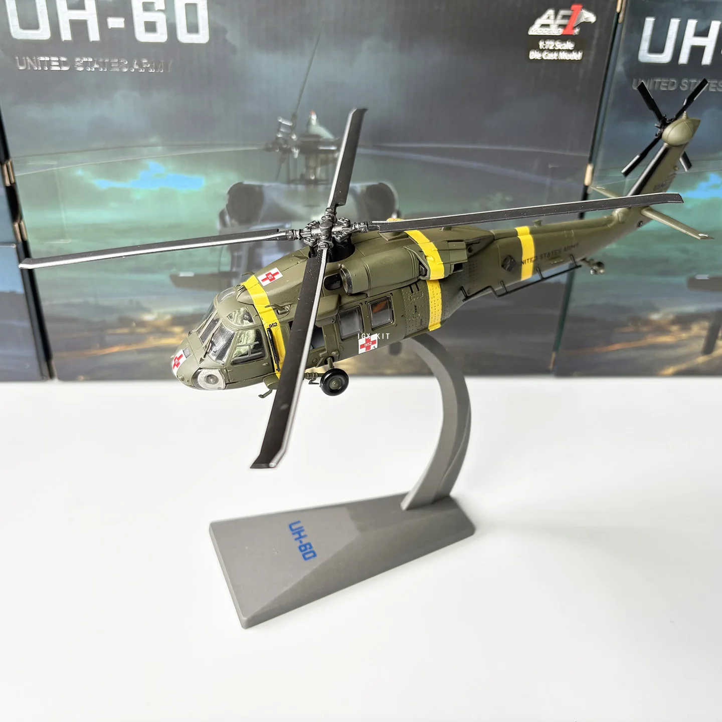 

1/72 Scale US UH-60 Black Hawk Helicopter UH60 Rescue Combat Hawk Diecast Finished Military Plane Model Collection Ornament