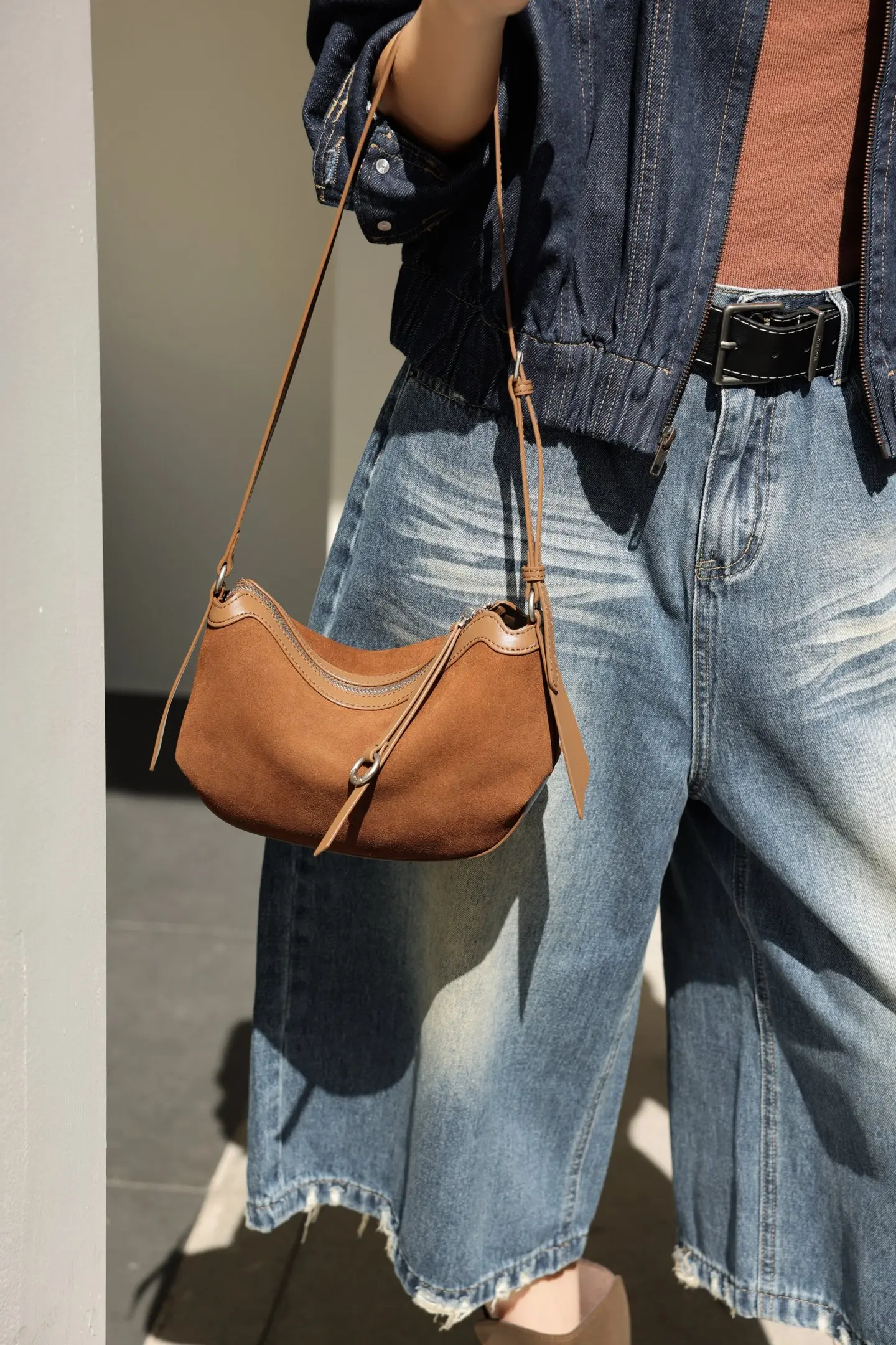 Tas Selempang Wanita Kulit Asl - Half Moon Bag Suede ulasan dan harga