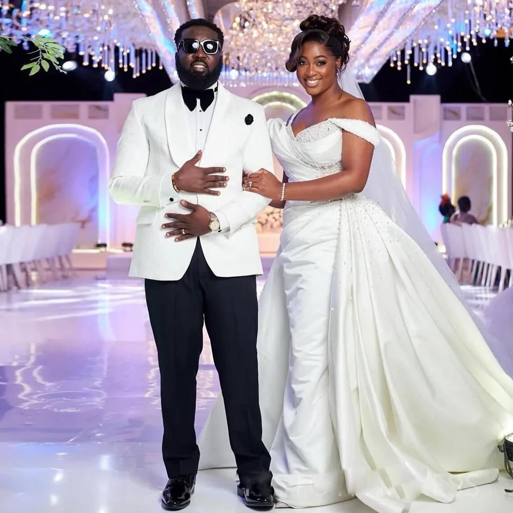 

Customized Ruffles Pearls Wedding Dresses for Wedding One Shoulder Mermaid Satin Bride Gown with Detachable Train