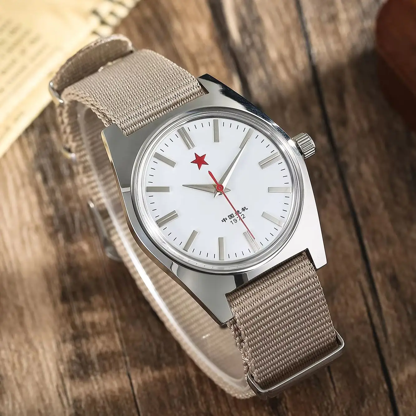 

Vintage Men’s Mechanical Watch Manual Movement 36mm Classic Wristwatch 3D Acrylic Crystal Retro Style Gift for Him