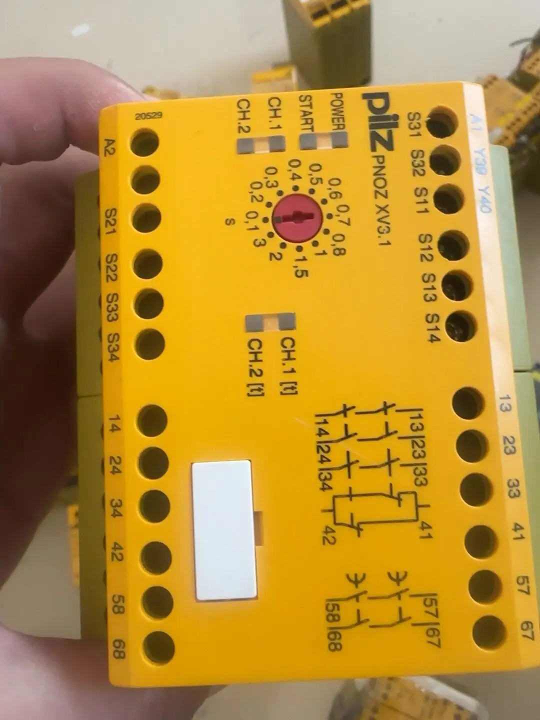 PILZ safety relay PNOZ XV3.1 unit price 950 French original genuine, model 774532, 3n/o 24VDC