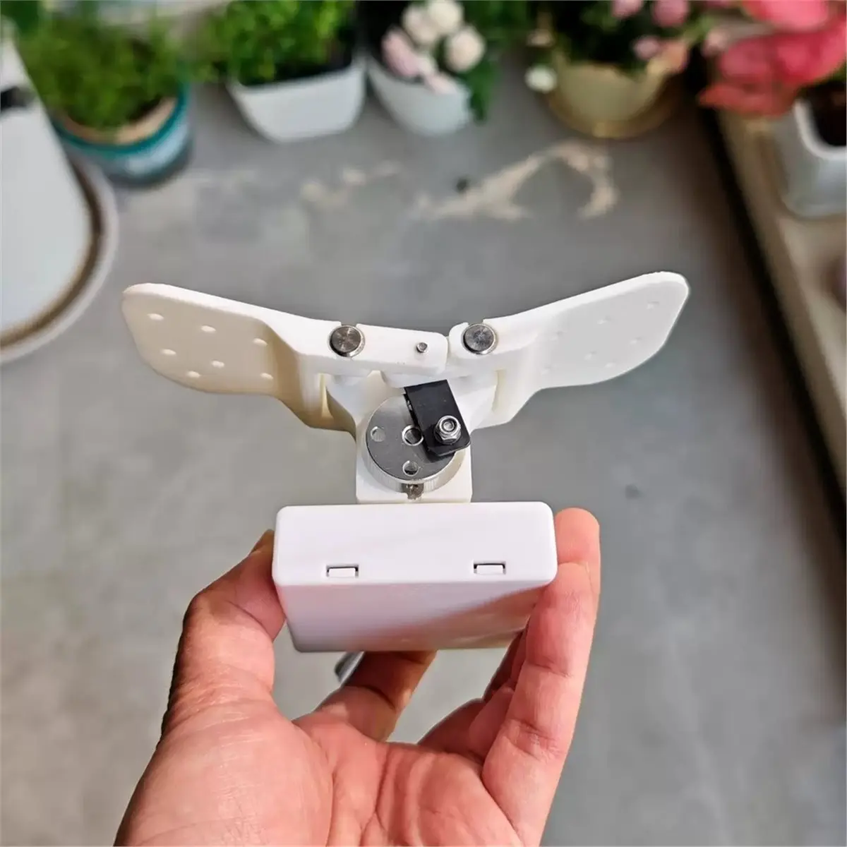 L70A Auto Open/Close Electric Butterfly Wing 1KG Load Capacity High Torque Remote Control Winged Butterfly DIY