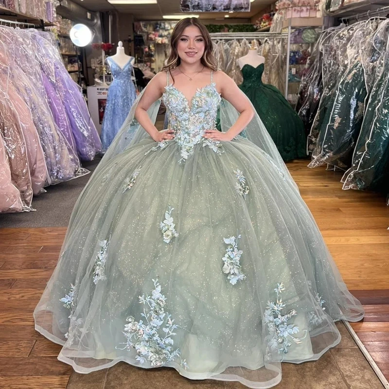 

Green Shiny Spaghetti Strap Quinceanera Dress 2024 Appliques Sequined Lace Tull With Cape Vestido De 15 Quinceañeras