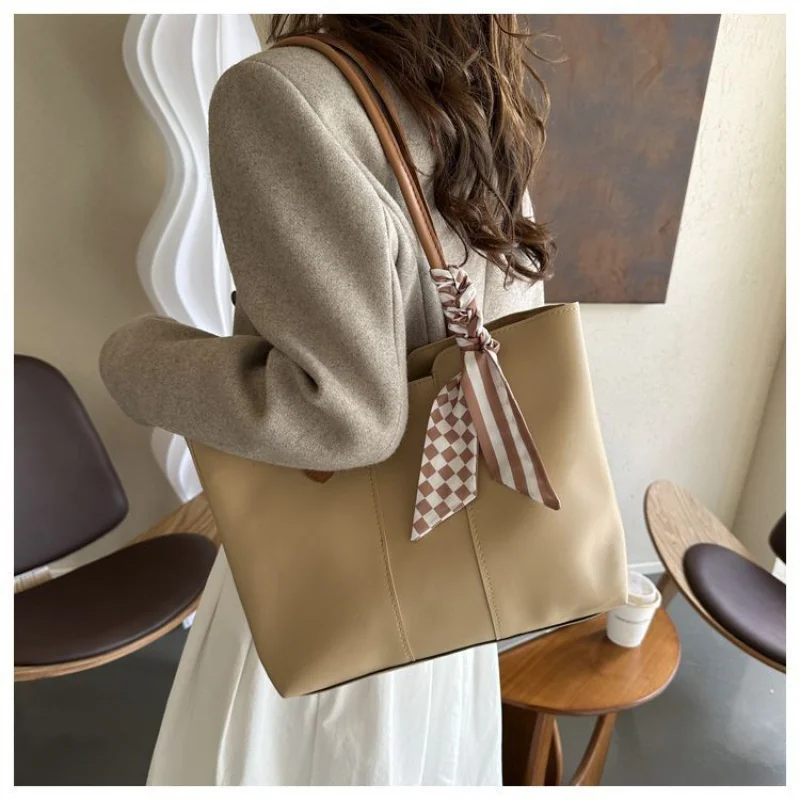 High-Grade Big Bag for Women2024New Large Capacity Shoulder Underarm Bag Western Style All-Matching Portable Commuter Tote