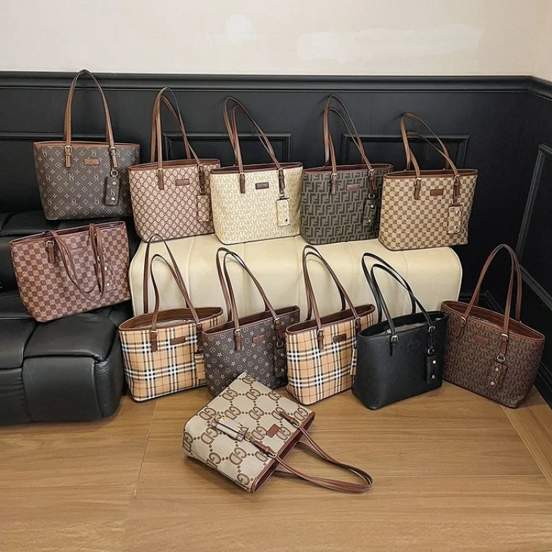 

One Size Flap Shoulder Bag for Women Middle Aged and Young Stylish Top Handle Design Practical Daily Use Ladies Bag