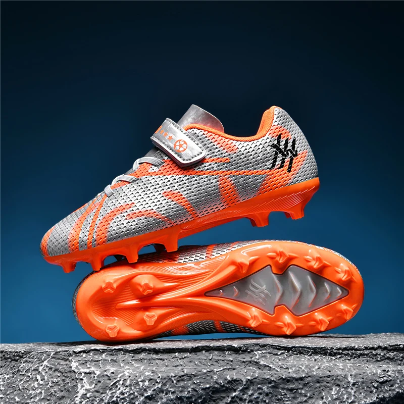

A pair of children's four-season leather soccer shoes with long studs, wear-resistant soccer shoes, sizes 32-39，ZS-ZJ885