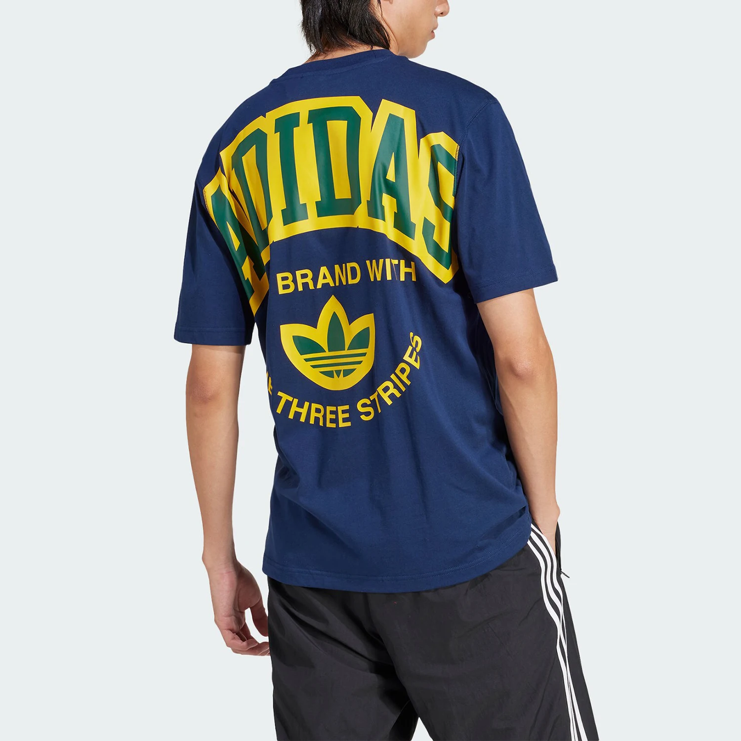 

Официальная мужская футболка Adidas с тремя полосками VRCT SS TEE с круглым вырезом и коротким рукавом IS0184