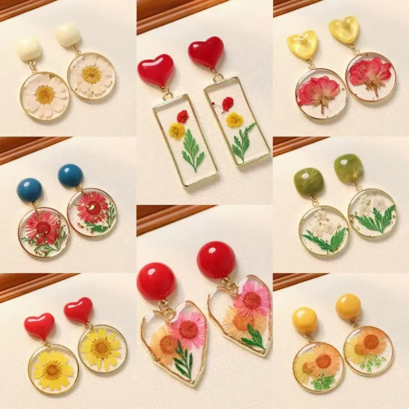 Niche Design French Retro Plant Dried Flower Stud Earrings for Women Forest-themed Elegant Everlasting Flower Jewelry Charm Gift