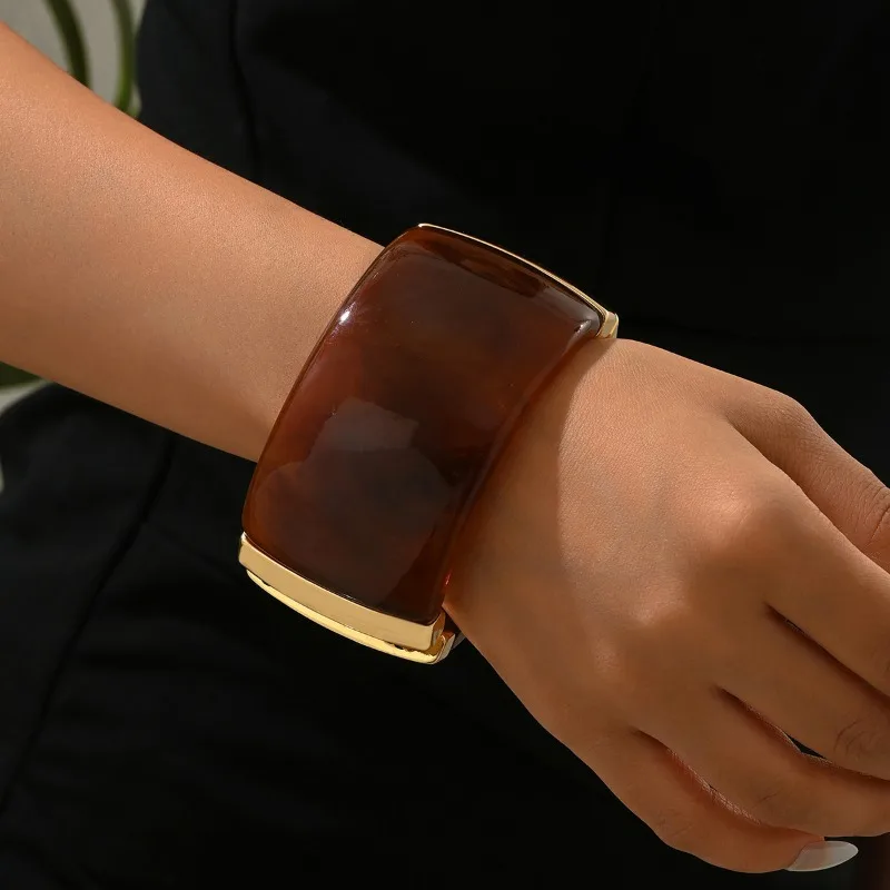 Classic Amber Color Acrylic Wide-face Bangle for Women, Japanese and Korean Simple Design, High-end Temperament Fashion Bracelet