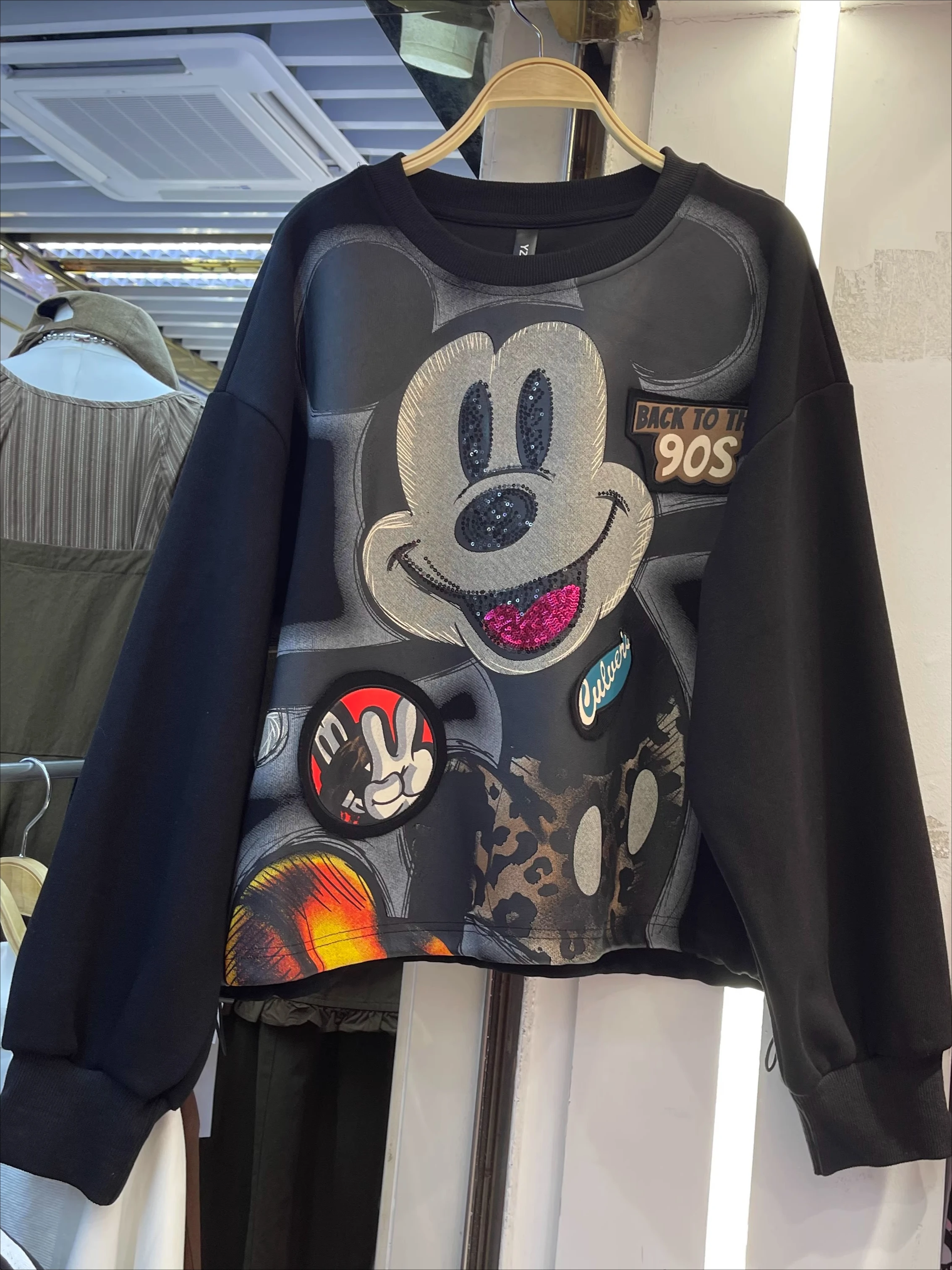 

2025 Autumn New Heavy Craft Design Cartoon Print Sequin Round Neck Pullover Sweatshirt for Women Loose Casual Style Top