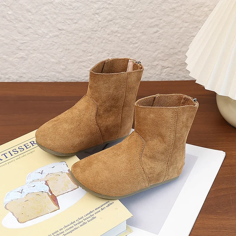 

Simple Solid Color Casual Style Suede Children's Mid Top Leather Boots 2026 Winter Girls' Flat Shoes Comfortable Retro