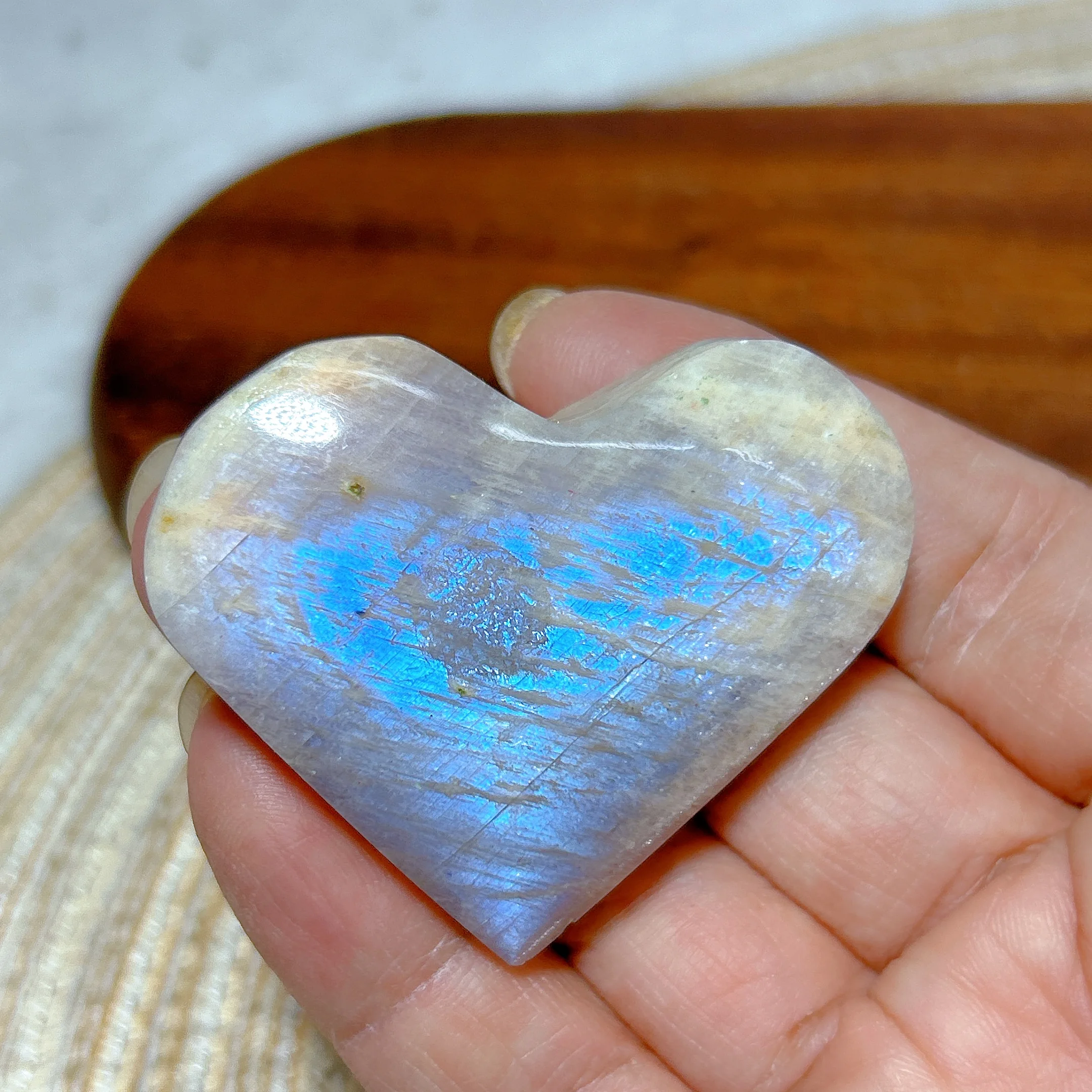 

Healing Natural Crystal Blue Flashy Moonstone With Sunstone Heart Rainbow Gemstones Mineral Energy Reiki Home Decorations Gift