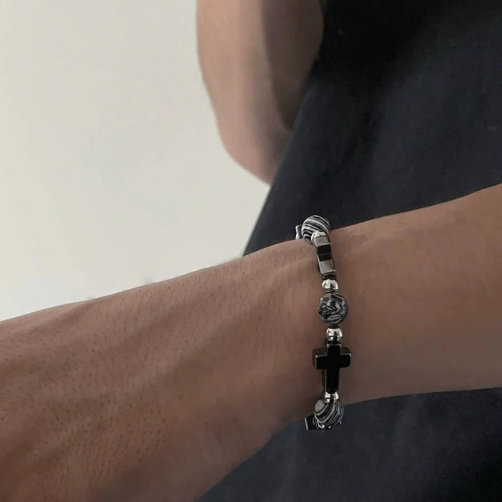 Retro Schwarzes Kreuz-Armband Hip-Hop Schwarze Steinperlen Herren-Armband INS Trendiger Schmuck Mode-Accessoires Geschenk – Detail 1