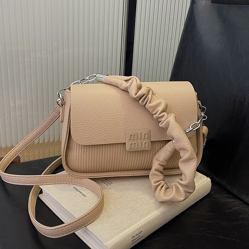 

Retro-Inspired Square Satchel Bag - High-Quality Leather Crossbody With Modern Commuter Features & Textured Surface