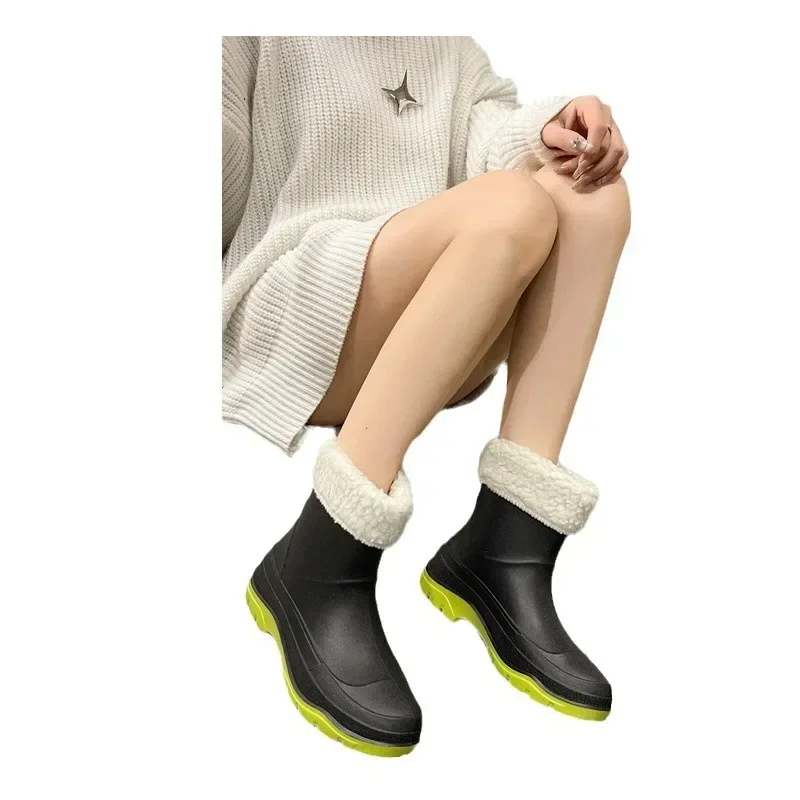 Zapatos de lluvia de algodón antideslizantes para mujer, botas de agua de tubo medio, Botas de lluvia de tubo corto, zapatos de goma de cocina para lavado de coches, moda de invierno