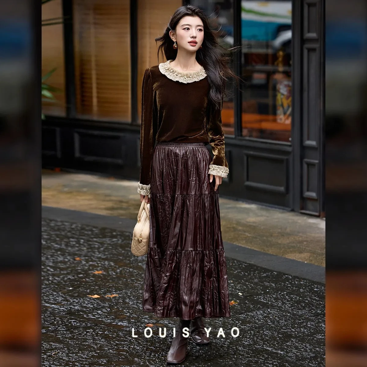 

LOUIS YAO New Sweet Style Women's Shirt 2025 Autumn/Winter Elegant Beaded Lace Velvet Blouse Round Neck Contrast Colours Top